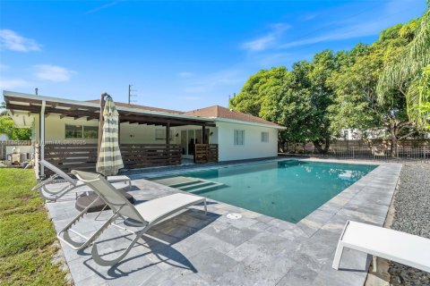 Villa ou maison à louer à Miami, Floride: 3 chambres, 197.32 m2 № 1950470 - photo 7