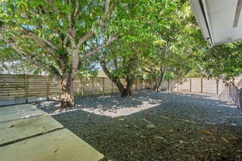 Villa ou maison à louer à Miami, Floride: 3 chambres, 197.32 m2 № 1950470 - photo 12