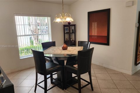 House in Plantation, Florida 4 bedrooms, 196.58 sq.m. № 1779572 - photo 8