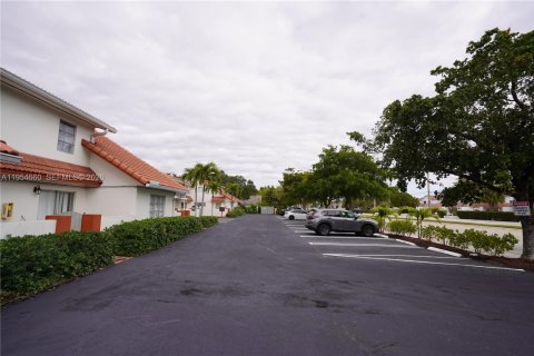 House in Coral Springs, Florida 1 bedroom, 67.73 sq.m. № 2011383 - photo 23