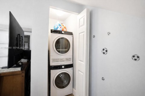 House in Coral Springs, Florida 1 bedroom, 67.73 sq.m. № 2011383 - photo 9