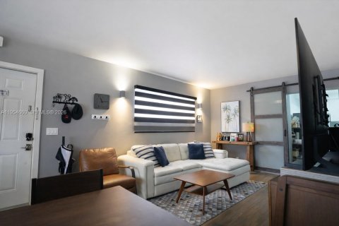 House in Coral Springs, Florida 1 bedroom, 67.73 sq.m. № 2011383 - photo 6