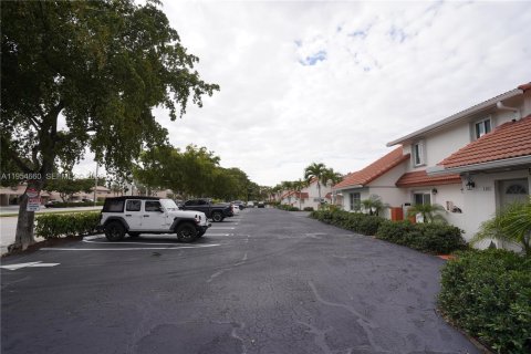 House in Coral Springs, Florida 1 bedroom, 67.73 sq.m. № 2011383 - photo 24