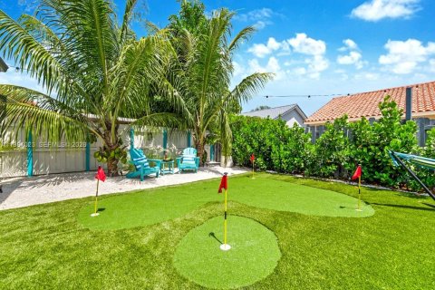 House in Miami, Florida 5 bedrooms, 199.28 sq.m. № 2044210 - photo 7