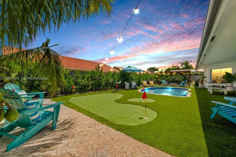 House in Miami, Florida 5 bedrooms, 199.28 sq.m. № 2044210 - photo 5