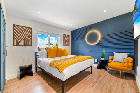 House in Miami, Florida 5 bedrooms, 199.28 sq.m. № 2044210 - photo 19