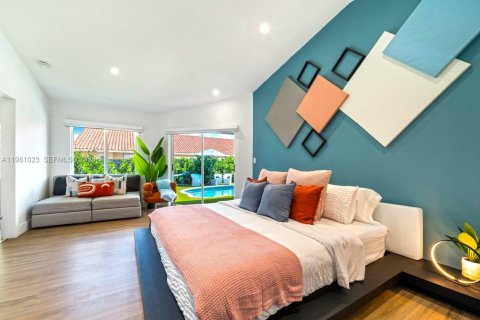 House in Miami, Florida 5 bedrooms, 199.28 sq.m. № 2044210 - photo 20