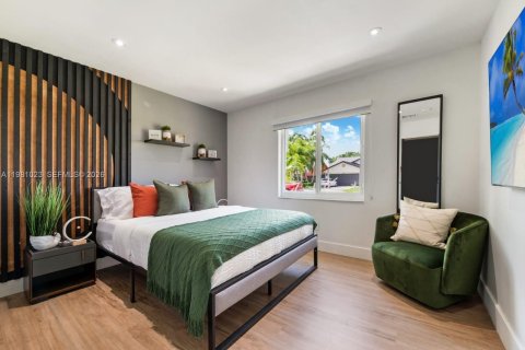 House in Miami, Florida 5 bedrooms, 199.28 sq.m. № 2044210 - photo 23