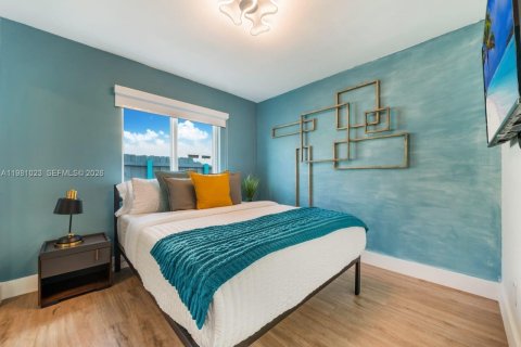 House in Miami, Florida 5 bedrooms, 199.28 sq.m. № 2044210 - photo 18