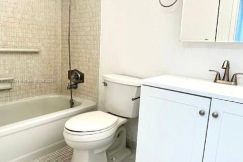 Снять в аренду кондоминиум в Халландейл-Бич, Флорида 1 спальня, 76.18м2, № 1842920 - фото 9