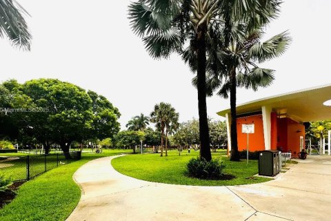 Снять в аренду кондоминиум в Халландейл-Бич, Флорида 1 спальня, 76.18м2, № 1842920 - фото 21