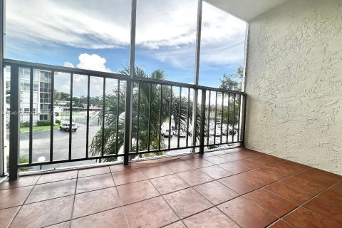 Снять в аренду кондоминиум в Халландейл-Бич, Флорида 1 спальня, 76.18м2, № 1842920 - фото 3