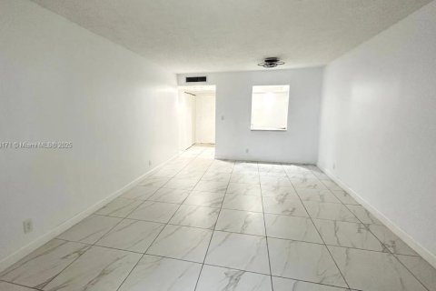 Снять в аренду кондоминиум в Халландейл-Бич, Флорида 1 спальня, 76.18м2, № 1842920 - фото 14