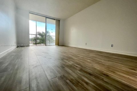 Снять в аренду кондоминиум в Халландейл-Бич, Флорида 1 спальня, 76.18м2, № 1842920 - фото 7