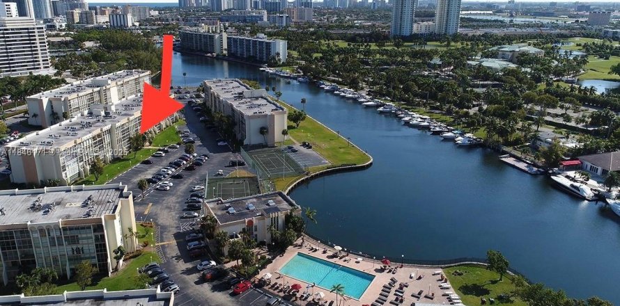 Кондоминиум с 1 спальней в Халландейл-Бич, Флорида № 1842920