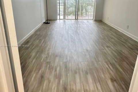 Снять в аренду кондоминиум в Халландейл-Бич, Флорида 1 спальня, 76.18м2, № 1842920 - фото 8