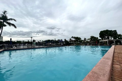 Снять в аренду кондоминиум в Халландейл-Бич, Флорида 1 спальня, 76.18м2, № 1842920 - фото 18