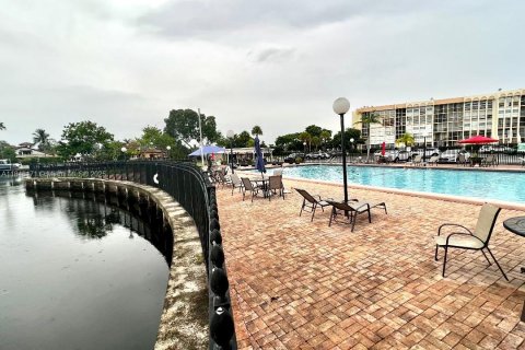 Снять в аренду кондоминиум в Халландейл-Бич, Флорида 1 спальня, 76.18м2, № 1842920 - фото 17