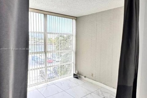 Снять в аренду кондоминиум в Халландейл-Бич, Флорида 1 спальня, 76.18м2, № 1842920 - фото 13