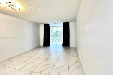 Снять в аренду кондоминиум в Халландейл-Бич, Флорида 1 спальня, 76.18м2, № 1842920 - фото 10