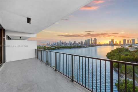 Купить кондоминиум в Майами, Флорида 1 спальня, 95.69м2, № 1977523 - фото 24