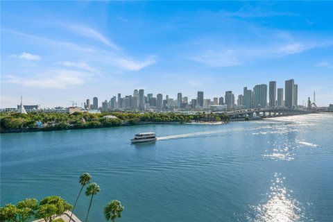 Купить кондоминиум в Майами, Флорида 1 спальня, 95.69м2, № 1977523 - фото 23