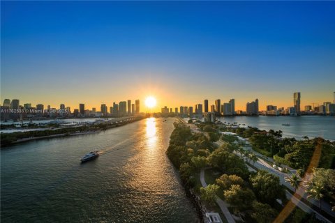 Купить кондоминиум в Майами, Флорида 1 спальня, 95.69м2, № 1977523 - фото 15