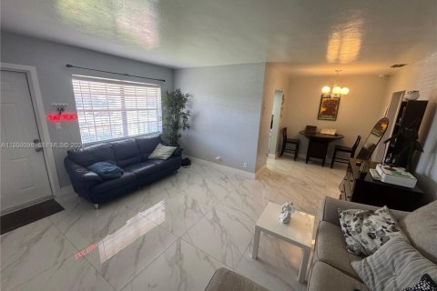 Copropriété à vendre à Hollywood, Floride: 1 chambre, 59.83 m2 № 2153066 - photo 2