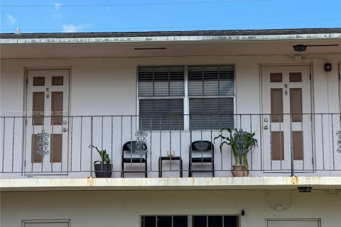 Copropriété à vendre à Hollywood, Floride: 1 chambre, 59.83 m2 № 2153066 - photo 1