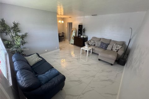 Copropriété à vendre à Hollywood, Floride: 1 chambre, 59.83 m2 № 2153066 - photo 3