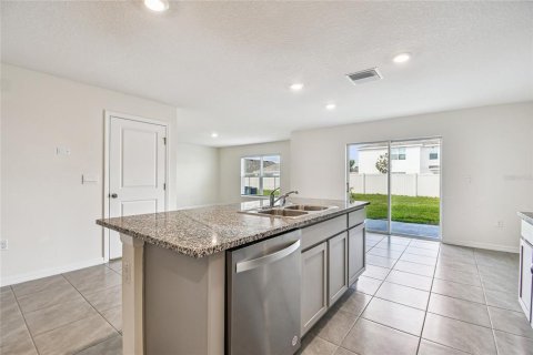 House in Tampa, Florida 4 bedrooms, 226.22 sq.m. № 2215664 - photo 8