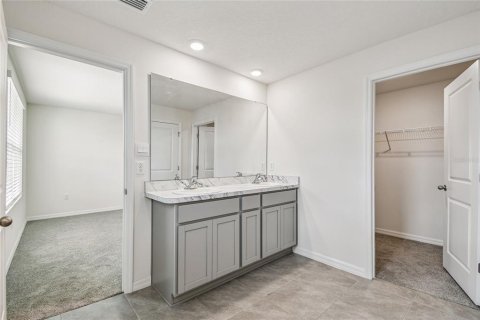 House in Tampa, Florida 4 bedrooms, 226.22 sq.m. № 2215664 - photo 29