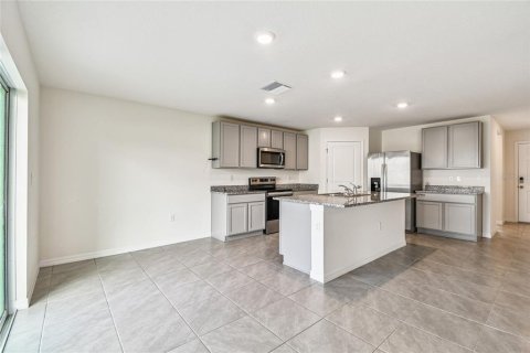 House in Tampa, Florida 4 bedrooms, 226.22 sq.m. № 2215664 - photo 12