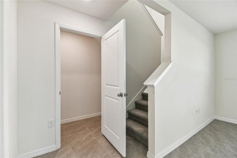 House in Tampa, Florida 4 bedrooms, 226.22 sq.m. № 2215664 - photo 20