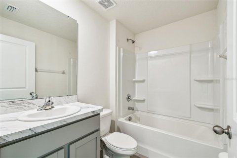 House in Tampa, Florida 4 bedrooms, 226.22 sq.m. № 2215664 - photo 16