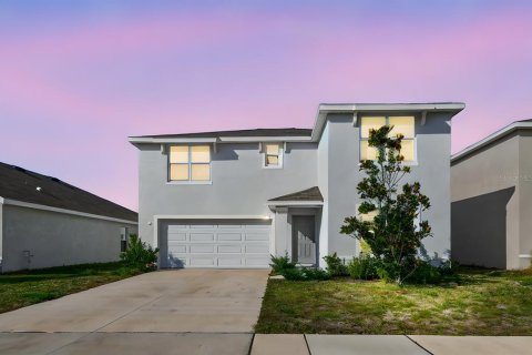 House in Tampa, Florida 4 bedrooms, 226.22 sq.m. № 2215664