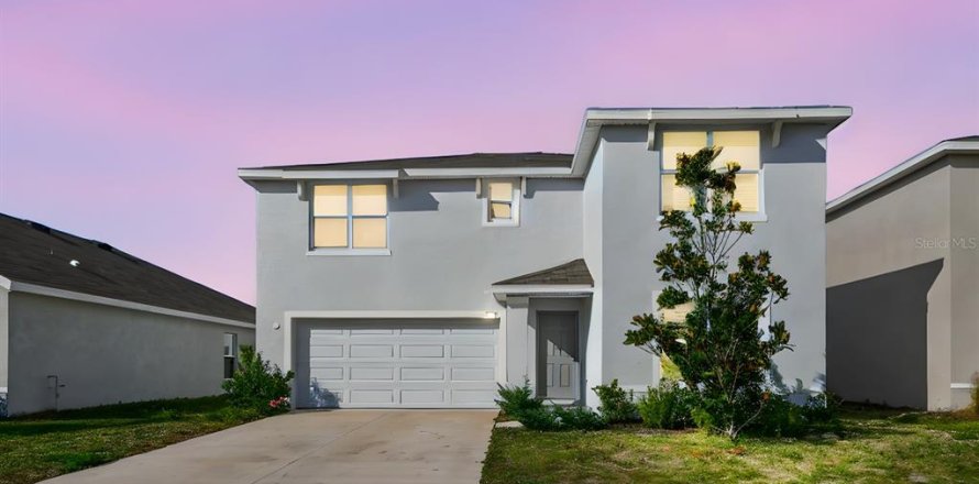 House in Tampa, Florida 4 bedrooms, 226.22 sq.m. № 2215664