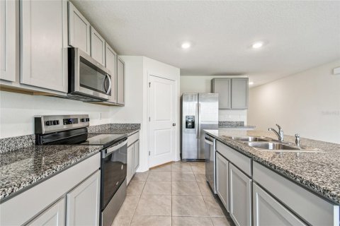 House in Tampa, Florida 4 bedrooms, 226.22 sq.m. № 2215664 - photo 7