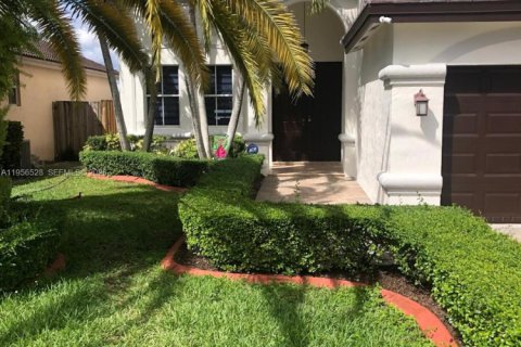 House in Miami, Florida 4 bedrooms, 220.36 sq.m. № 2010491 - photo 8