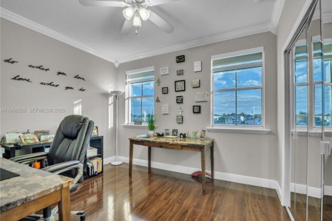 House in Miami, Florida 4 bedrooms, 220.36 sq.m. № 2010491 - photo 25