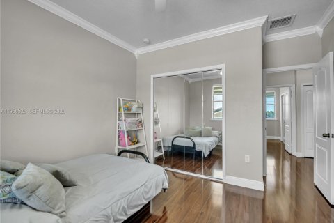 House in Miami, Florida 4 bedrooms, 220.36 sq.m. № 2010491 - photo 28