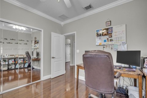 House in Miami, Florida 4 bedrooms, 220.36 sq.m. № 2010491 - photo 26