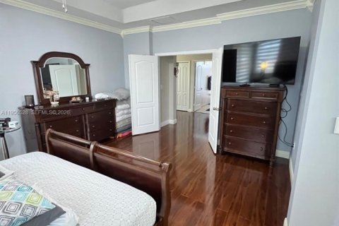 House in Miami, Florida 4 bedrooms, 220.36 sq.m. № 2010491 - photo 16