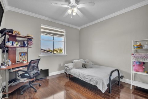 House in Miami, Florida 4 bedrooms, 220.36 sq.m. № 2010491 - photo 27