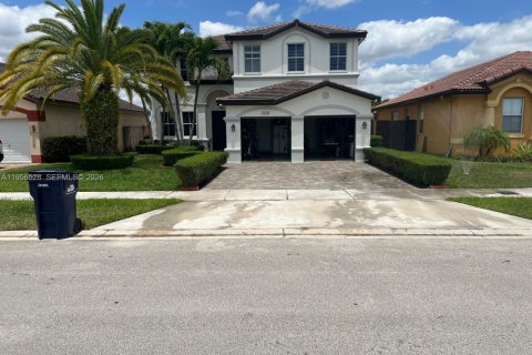 Дом в Майами, Флорида 4 спальни, 220.36м2 № 2010491