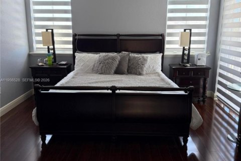 House in Miami, Florida 4 bedrooms, 220.36 sq.m. № 2010491 - photo 9