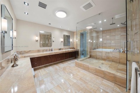 Condominio en venta en Bal Harbour, Florida, 3 dormitorios, 363.43 m2 № 1928933 - foto 20