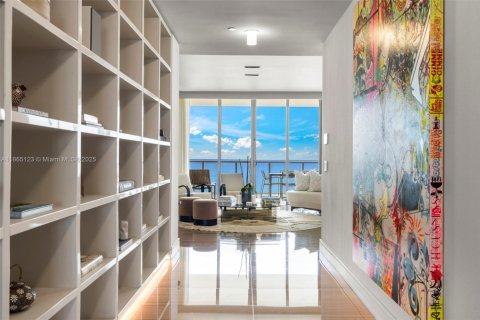 Condominio en venta en Bal Harbour, Florida, 3 dormitorios, 363.43 m2 № 1928933 - foto 13