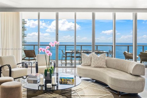 Condominio en venta en Bal Harbour, Florida, 3 dormitorios, 363.43 m2 № 1928933 - foto 1