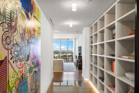 Condominio en venta en Bal Harbour, Florida, 3 dormitorios, 363.43 m2 № 1928933 - foto 14